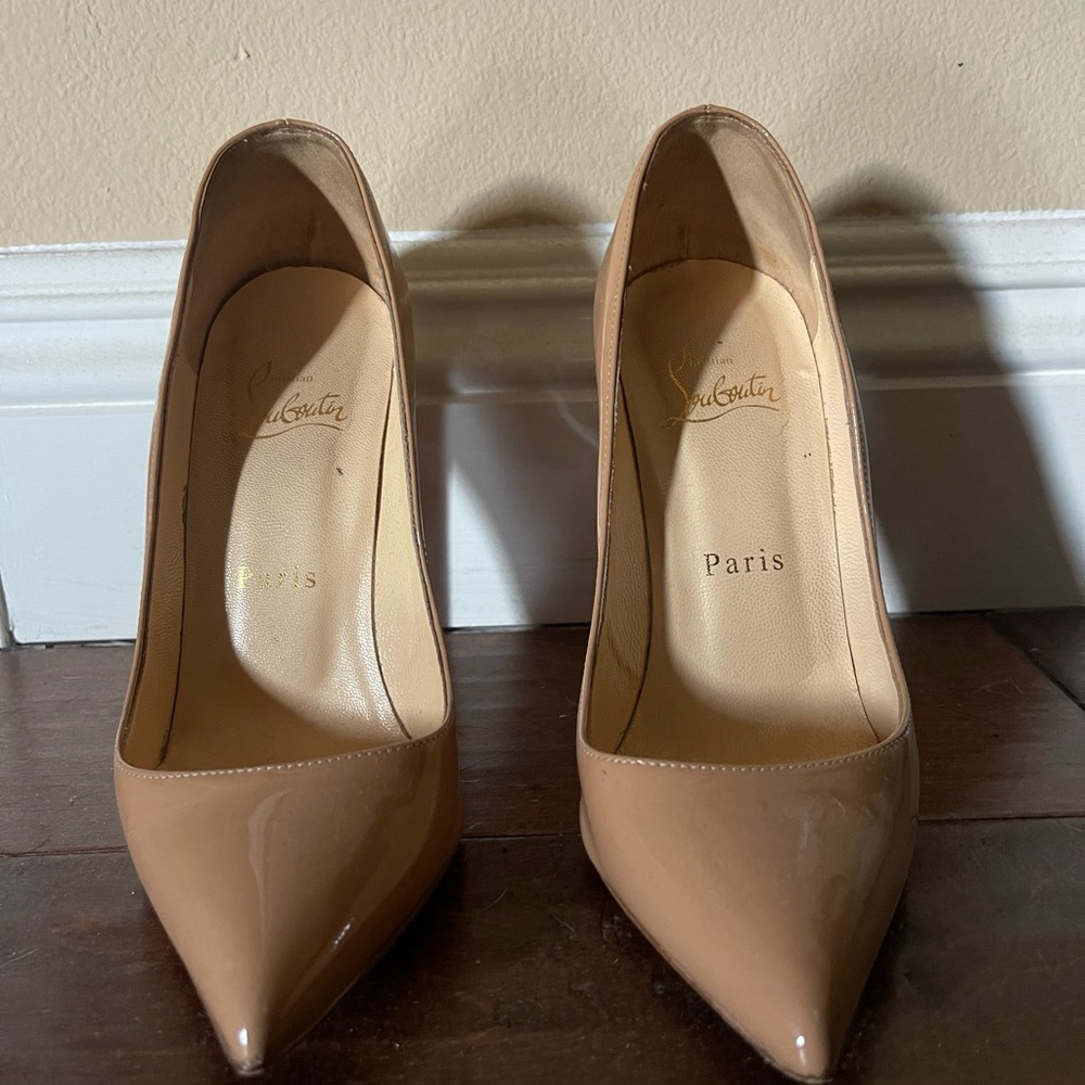 Nude Christian Loubotin Pigalle Follies 100 patent-leather pumps